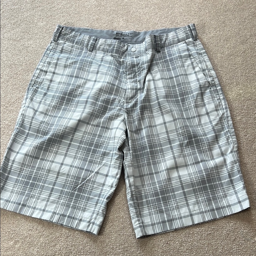 Nike golf tour performance dry fit size 35 Gray‎ Flat Front Shorts Lightweight